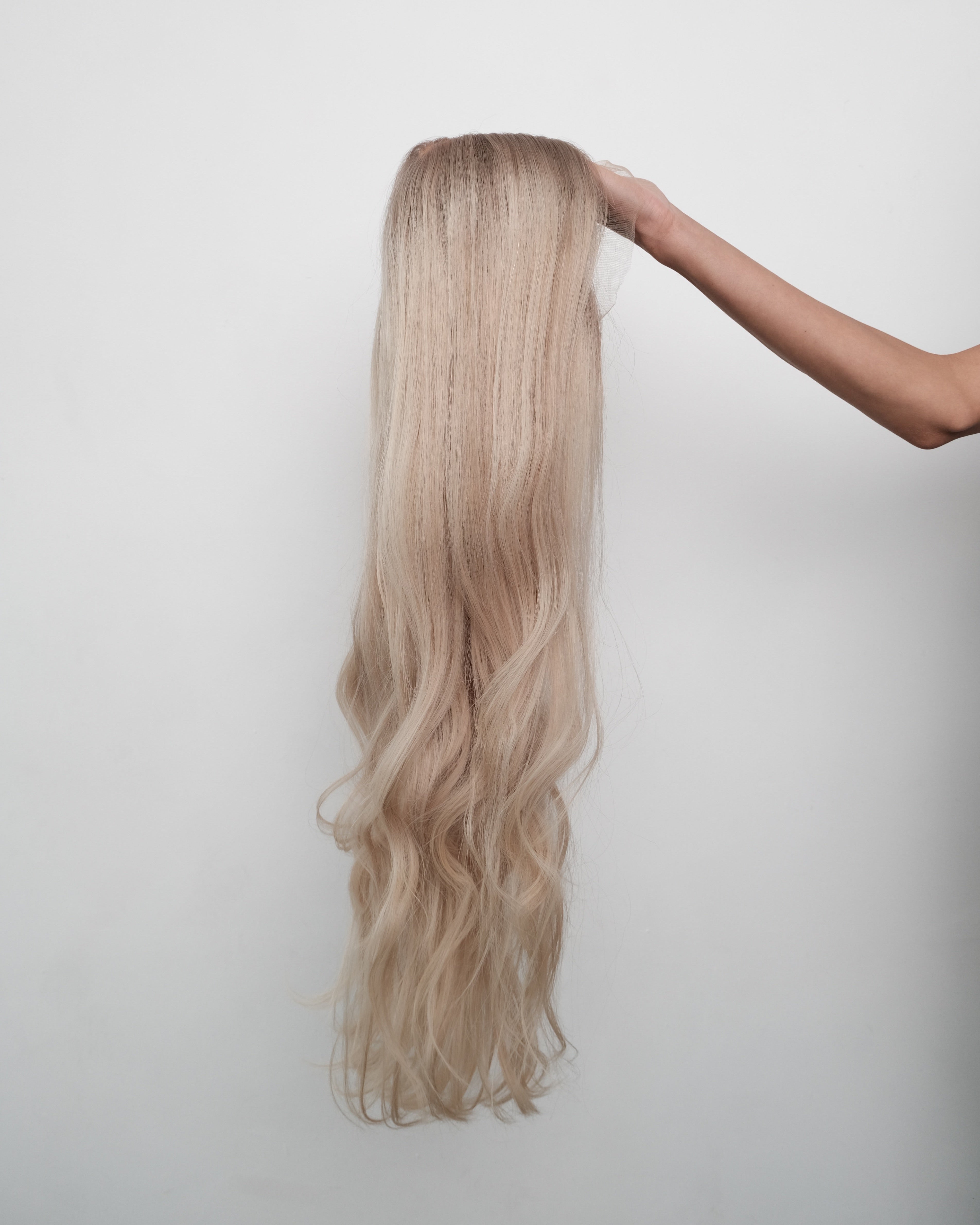 Seraphina – Long Platinum Blonde