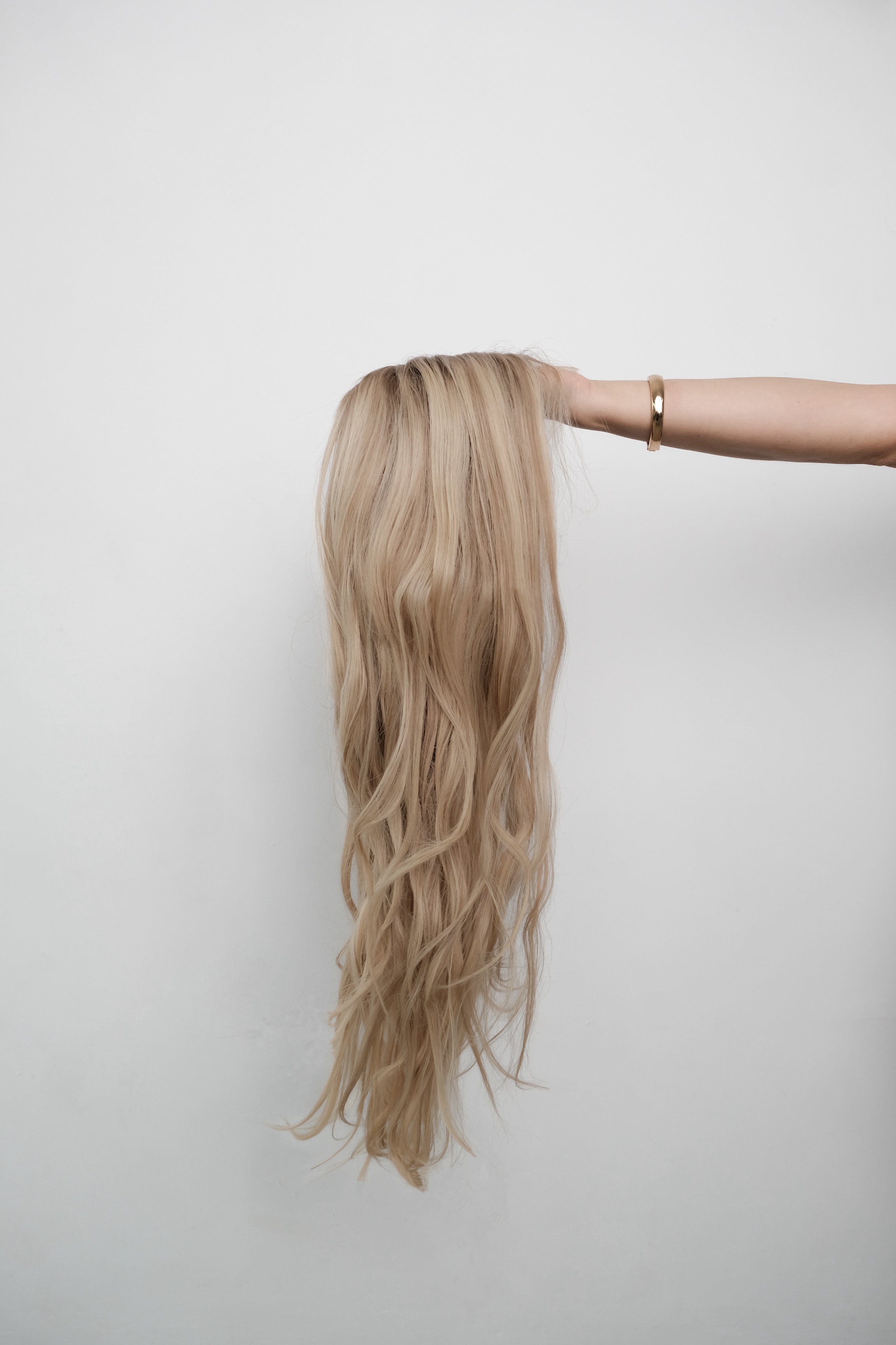 Sienna Long Wavy Blonde